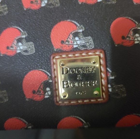 Dooney And Bourke Crossbody Black & Red color NFL. - Picture 4 of 8